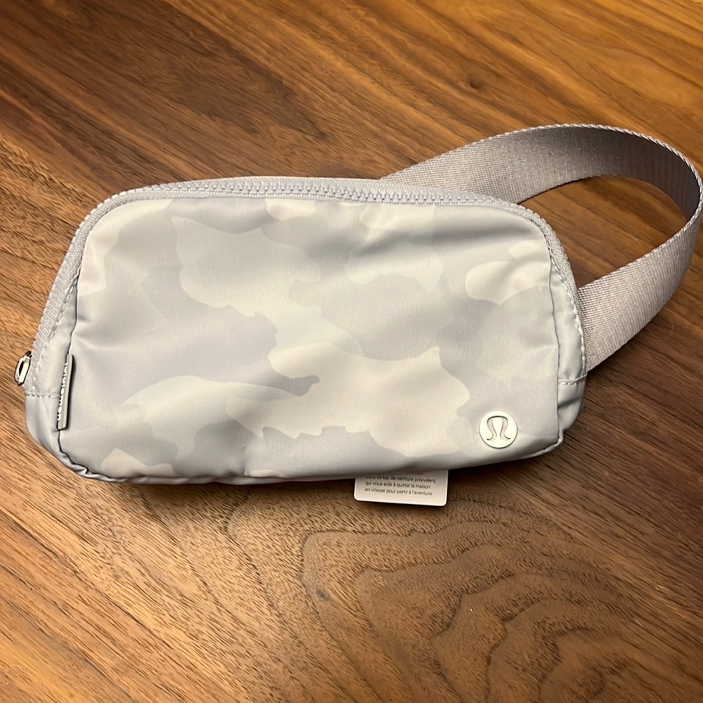 Lululemon Everywhere Belt Bag